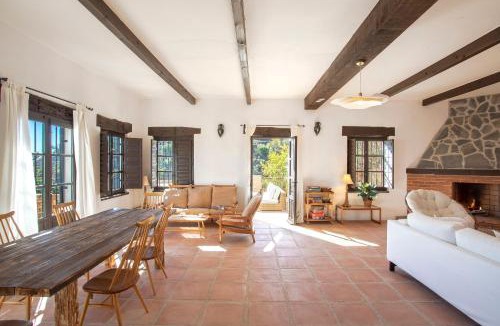 Malaga-Este Ski Chalet | Málaga sea views country house