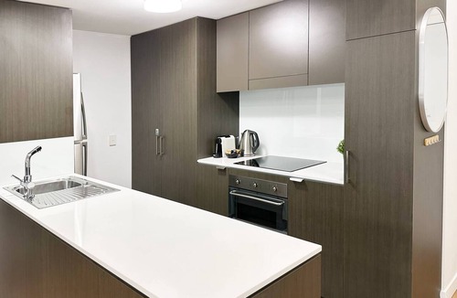 Fortitude Valley Apartment | MAango 1BR Apt James St Free Parking Balcony