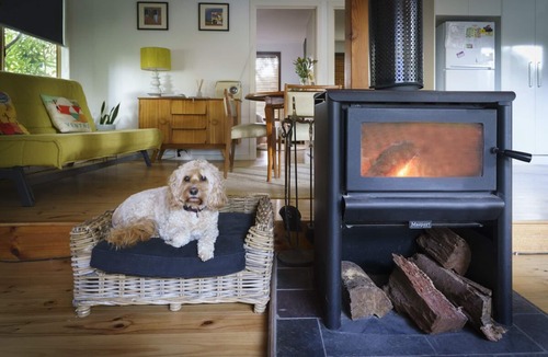 Ventnor House | Mac's Beach House, on Phillip Island Beautiful bay beach plus penguin parade