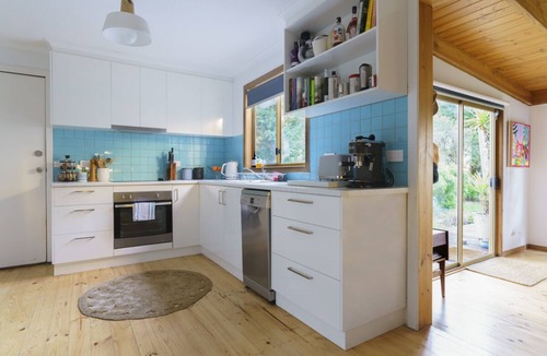 Ventnor House | Mac's Beach House, on Phillip Island Beautiful bay beach plus penguin parade