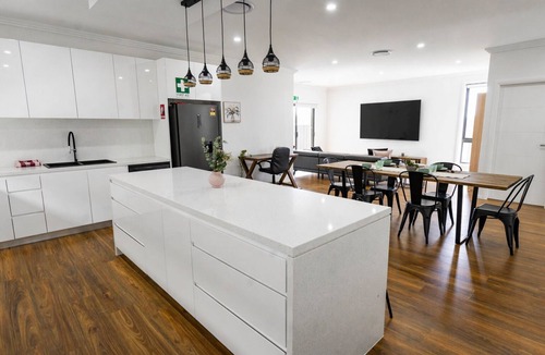 Claymore House | Macarthur Stay - Spacious 4BR Home with Outdoor Area