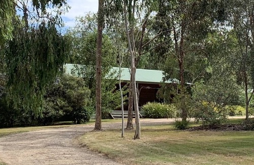 Gruyere Cottage | Maddens Cottage - Relax in the heart of the Yarra Valley wine district.