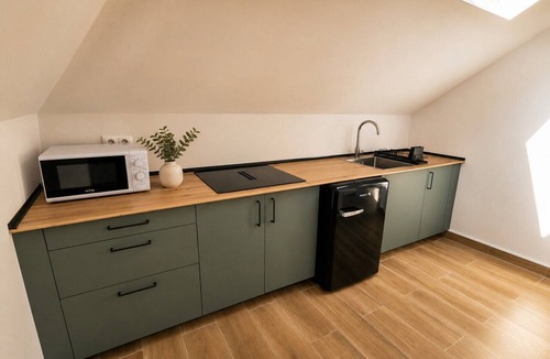 Guindalera Apartment | Madrid Pad with 2 Baths