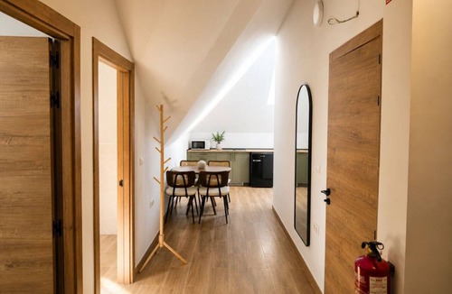 Guindalera Apartment | Madrid Pad with 2 Baths
