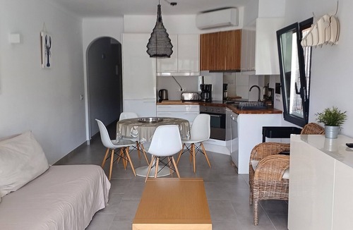 L'Escala Apartment | MAGINIFICO APARTMENT AT THE FOOT OF THE BEACH CALA MONTGO