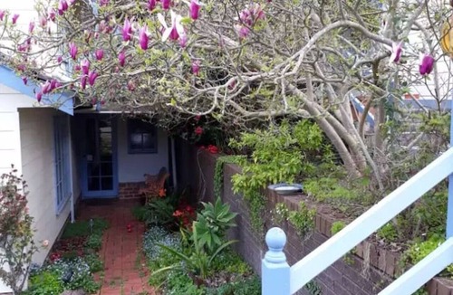 Croydon North House | Magnolia Cottage- wineries, main street, station