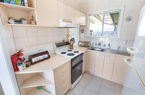 Paynesville House | Magpie Cottage: This quaint 2 bedroom is walking distance to Paynesville.
