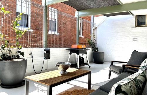 Yarrawonga Apartment | Main Street, above shops, close to foreshore