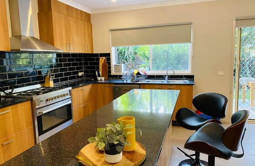 Greensborough House | Make new friends during your travels in a comfortable, big shared house