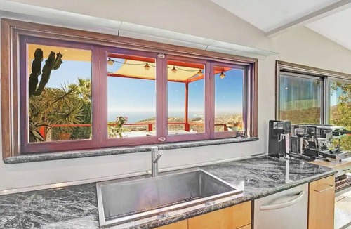 Central Malibu House | Malibu Vineyard Retreat - Incredible Ocean Views