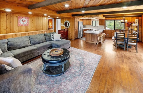 Summit Estates House | Mancave. Steps to Summit Resort. Spa and BBQ.