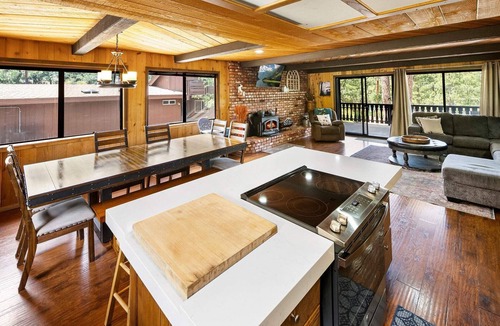 Summit Estates House | Mancave. Steps to Summit Resort. Spa and BBQ.