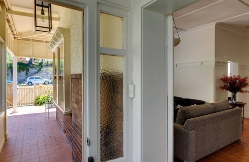 Manly Apartment | Manly Beach renovated 1920s light & spacious 3 B’room, 2 Bathroom with garden