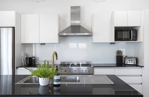 Manly House | Manly Oasis, 5bd, 3 King bd,Pool
