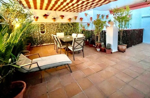 La Trinidad Apartment | Maravilloso apartamento céntrico de 70m2, jardín propio 40m2 con piscina para niños y parking opcional