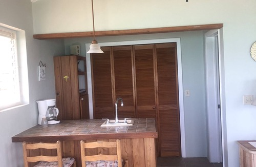 Clarence Town House | Maring’s Beach House Located On Beautiful Lochabar Bay!