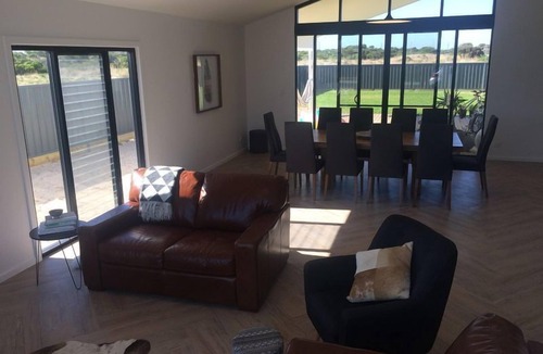 Waterhouse House | Marley's at Robe - 50m to Long Beach