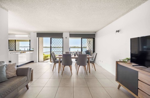 Maroochydore House | Maroochy Riverfront Escape- Walk to CBD & Ocean St