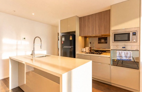 Mascot Apartment | Mascot 2BR/2BA | Station, Shops + Free Parking