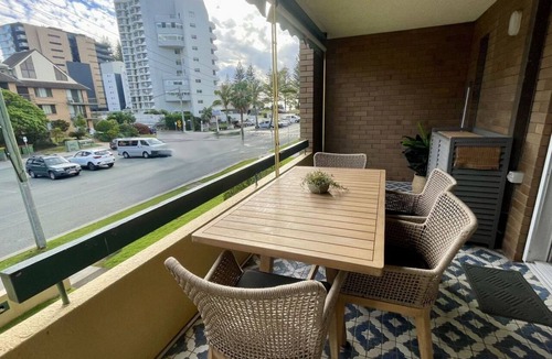Coolangatta Apartment | Maybury Unit 3 only a 70 Metre walk to Rainbow Bay beach Coolangatta FREE Unlimited Wi-Fi