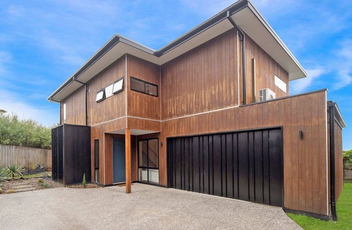 McCrae House | McCrae Bliss, Enjoy this stunning on-trend, beautifully appointed contemporary town house.
