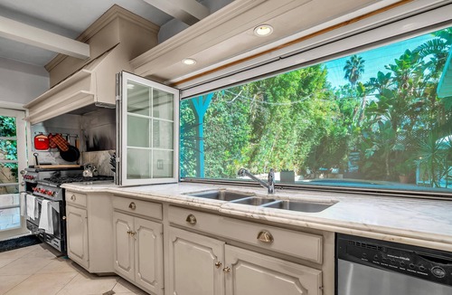 Greater Wilshire - Hancock Park House | Melrose Ave Highland Haven Estate + Pool