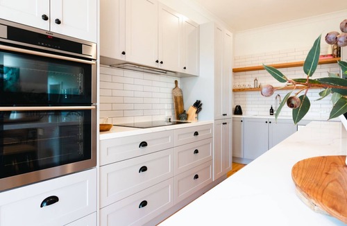 Flinders House | Mendi-Moke - Renovated beach house walking distance to beach, shops and restaurants