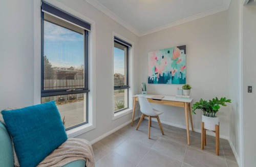 Wangaratta House | Merchant's Court: Central 3 bedroom townhouse!