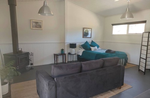Chum Creek Cabin | Minkara Homestay - bush retreat fully self contained cabin on 10 acres