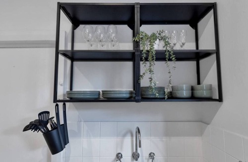 Glenelg Apartment | Minutes from the beach Glenelg