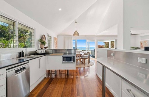 Sapphire Beach House | Miss Beachy – Stunning Beachfront Home, Pet Friendly, Amazing Views