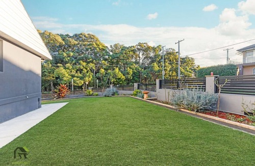 North Ryde House | Miss. Orange's Base in Ryde