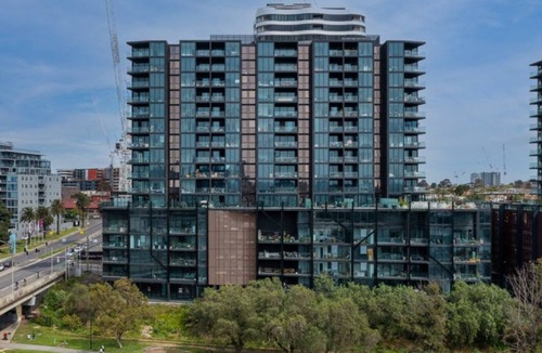 Footscray Apartment | Modern 1-Bedroom Apartment in Delightful Footscray with Wi-Fi and Study Nook