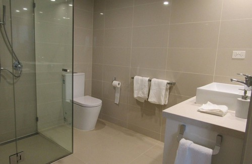Brunswick Apartment | Modern 1BD Apt w free parking in central Brunswick