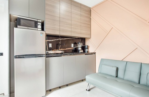 Ludlam Apartment | Modern 1BR 15min to MIA Kitchen & Private Entrance