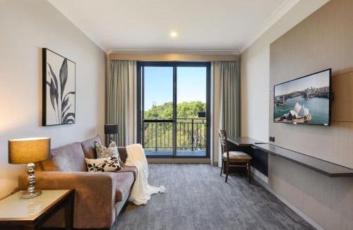 North Ryde Apartment | Modern 1BR Apt 1KM to Macquarie Park Station