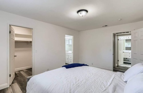 Citrus Heights House | Modern 2 bdrm 2bth gem! 15 mins from downtown!