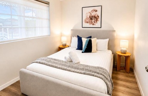 Manuka Apartment | Modern 2BR Apartment - Parking in Griffith