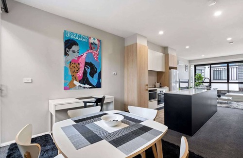 Greenway House | Modern 3-Bedroom Townhouse in Quiet Greenway