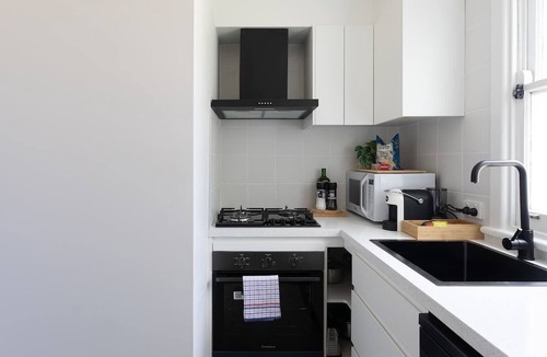 Glebe House | Modern 3BR Glebe Terrace w BBQ & Pet Friendly.