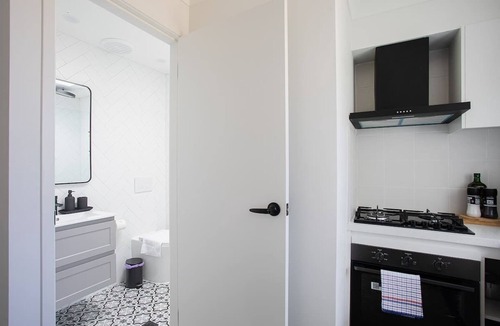 Glebe House | Modern 3BR Glebe Terrace w BBQ & Pet Friendly.