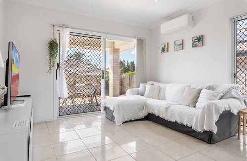 Deebing Heights House | Modern 3BR Home in Peaceful Deebing Heights