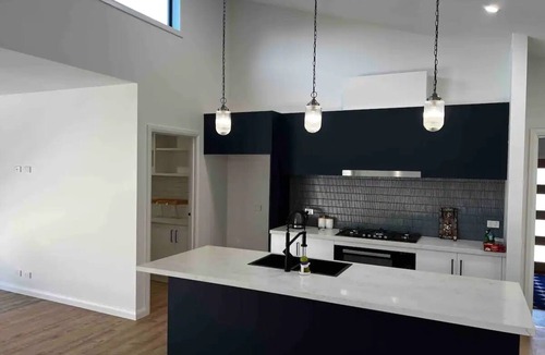 Golden Square House | Modern 4 bedroom house -5 minutes to Bendigo cbd