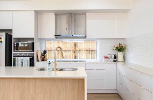 Pallara House | Modern 4-Bedroom Home in Pallara | Free Parking | Close to Brisbane