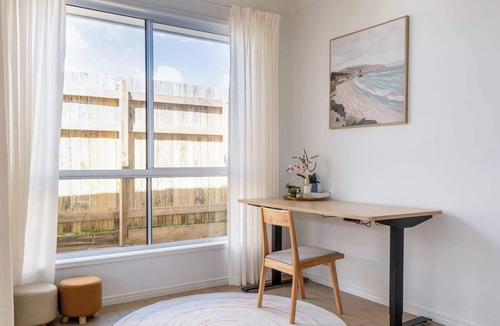 Pallara House | Modern 4-Bedroom Home in Pallara | Free Parking | Close to Brisbane
