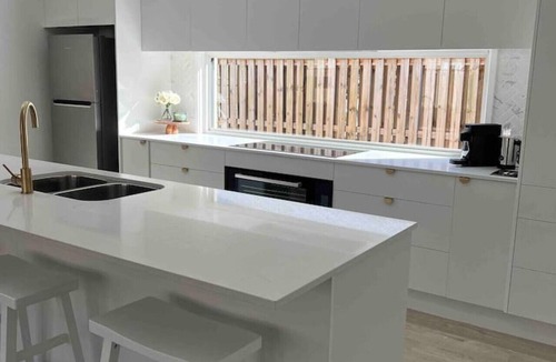 Bundamba House | Modern 4bedroom home charming family friendly Ipswich home