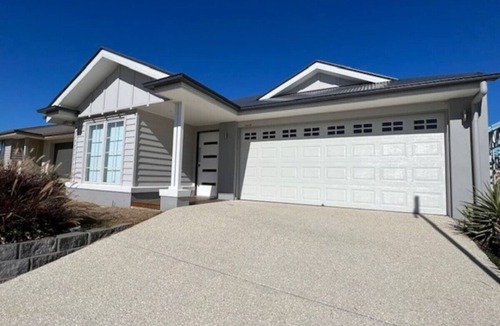Bundamba House | Modern 4bedroom home charming family friendly Ipswich home