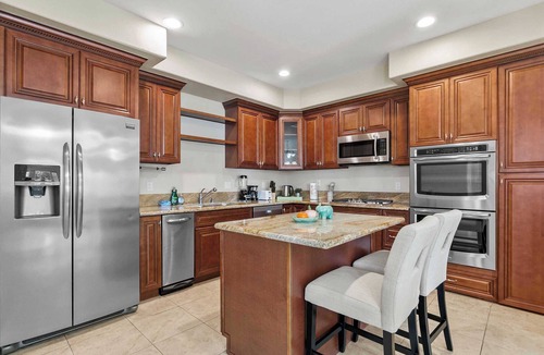 El Rancho House | Modern 4BR Townhouse in Serene Gated Community – Convenient in Pico Rivera#42081