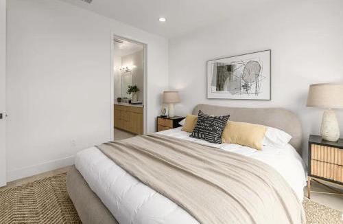 Los Angeles Apartment | Modern 5-bedroom House FREE parking