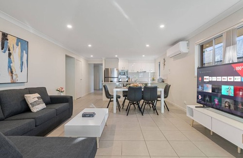 Park Ridge House | Modern 5BR Family Home in Peaceful Park Ridge